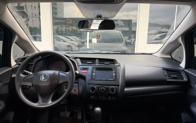 imagem-https://www.socarrao.com.br/sc-vehicle-images-prod/4451721/1793046574658-003_29a683af383b88ba94ccc15f6e200883.jpg