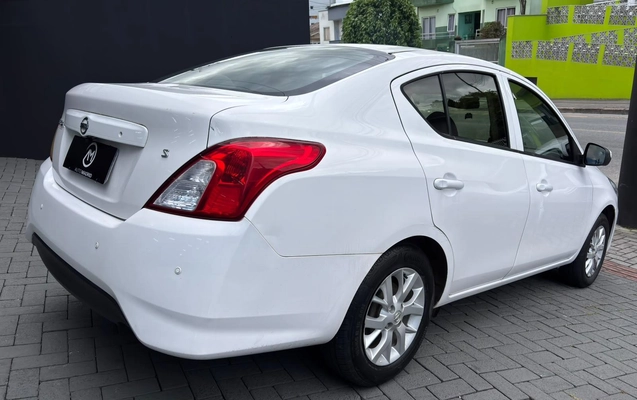 imagem-https://www.socarrao.com.br/sc-vehicle-images-prod/4451760/1793047008781-b8196597-0298-380d-2827-3a248c0aa760.jpg