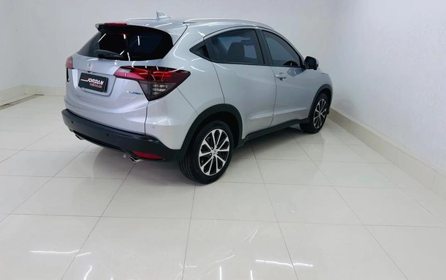 imagem-https://www.socarrao.com.br/sc-vehicle-images-prod/4451965/1793049278488-8608442_9_B_7f61a0849c.jpeg