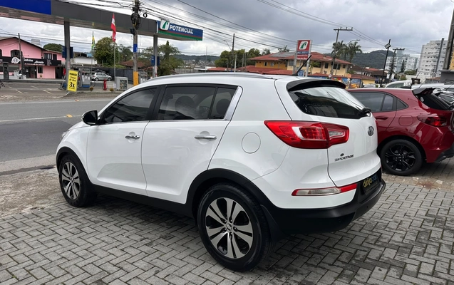 imagem-https://www.socarrao.com.br/sc-vehicle-images-prod/4452013/1793048924036-eff6647e-0e8e-484d-b7d8-892d994888d0.jpeg