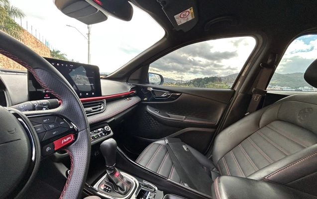 imagem-https://www.socarrao.com.br/sc-vehicle-images-prod/4452296/1793050777774-1_063930.jpg