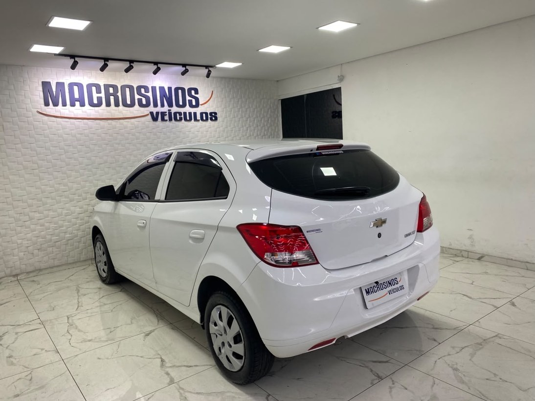imagem-https://www.socarrao.com.br/sc-vehicle-images-prod/4452755/1793052472776-Zm90by0wMy5qcGc.jpg