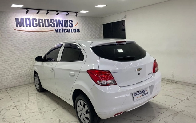 imagem-https://www.socarrao.com.br/sc-vehicle-images-prod/4452755/1793052472776-Zm90by0wMy5qcGc.jpg