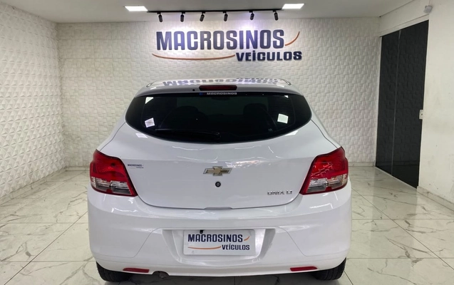 imagem-https://www.socarrao.com.br/sc-vehicle-images-prod/4452755/1793052473152-Zm90by0xMC5qcGc.jpg