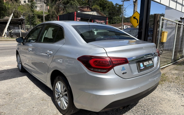 imagem-https://www.socarrao.com.br/sc-vehicle-images-prod/4458069/1793106523911-003_63f2d4834e1254fc92b3aa0bd14ad117.jpg