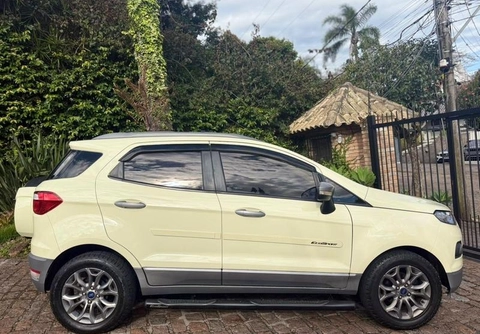 Ford EcoSport 2015 Branco — foto 1 de 3