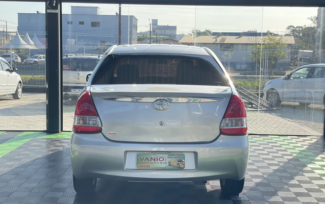 imagem-https://www.socarrao.com.br/sc-vehicle-images-prod/4458737/1793111042588-003_705b229b63a95a4a6ed8505aadcd68c8.jpg