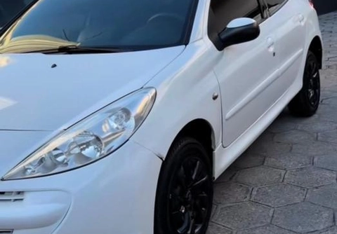 Peugeot 207 XR 1.4 Flex 8V 3p 2013 Branco — foto 1 de 3