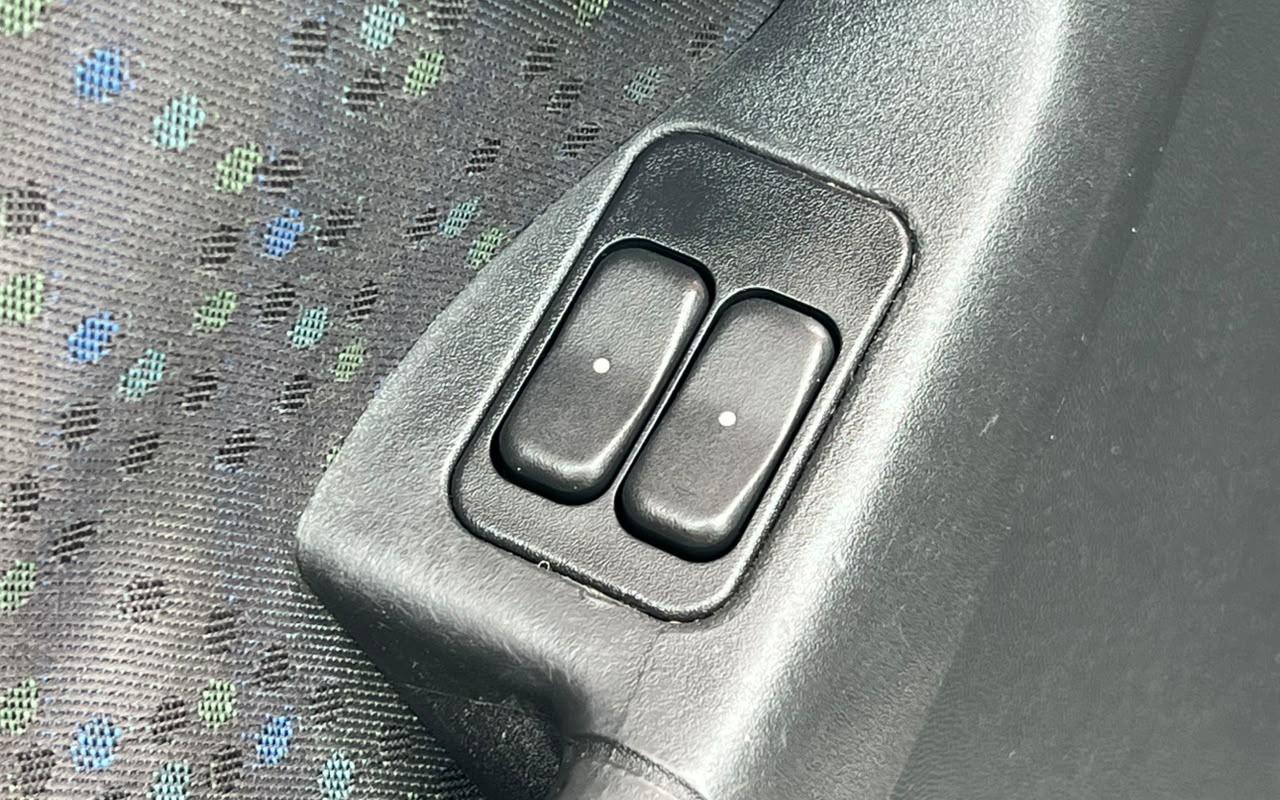imagem-https://www.socarrao.com.br/sc-vehicle-images-prod/4459060/1793113208110-V2hhdHNBcHAgSW1hZ2UgMjAyNi0xMC0yNCBhdCAxMC41MS40NyAoNSkuanBlZw.jpeg