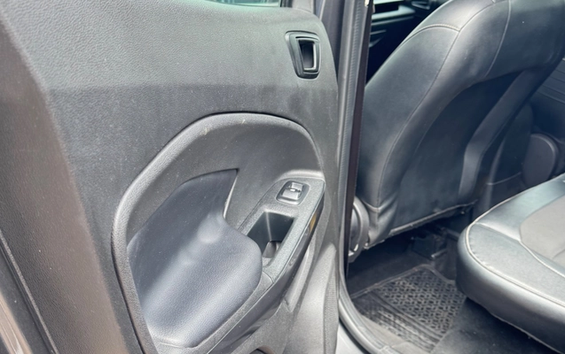 imagem-https://www.socarrao.com.br/sc-vehicle-images-prod/4460540/1793122718061-SU1HXzczODYuanBlZw.jpeg