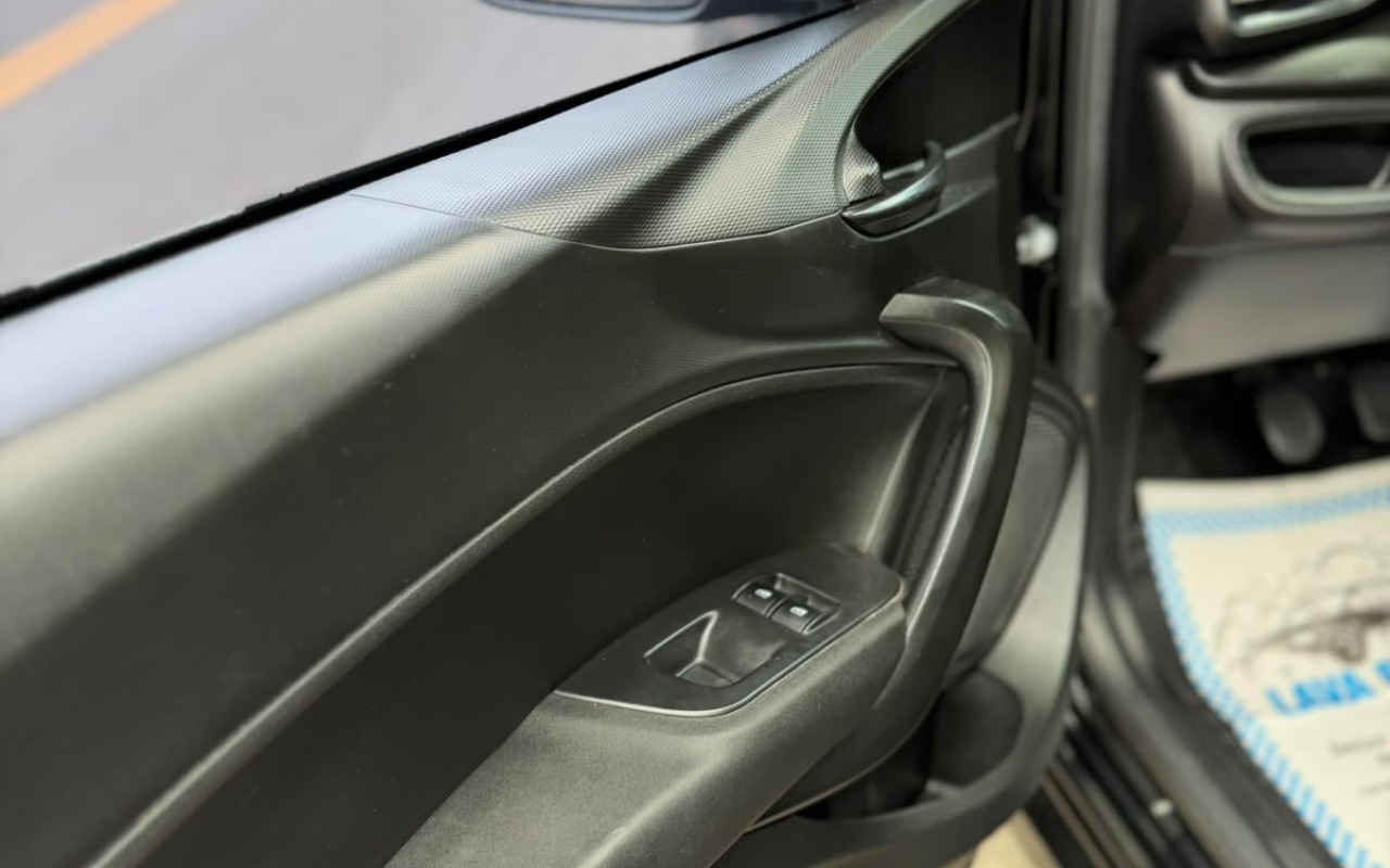 imagem-https://www.socarrao.com.br/sc-vehicle-images-prod/4461343/1793128323372-V2hhdHNBcHAgSW1hZ2UgMjAyNi0xMC0yNyBhdCAxNS4xNy4wNy5qcGVn.jpeg