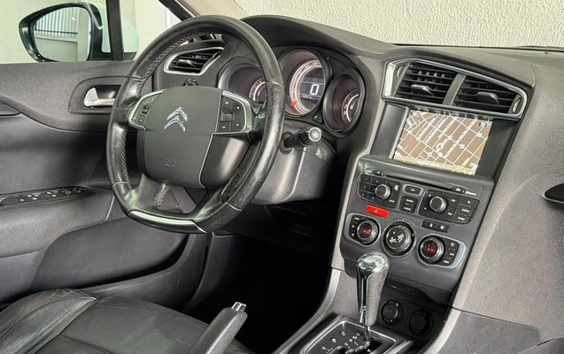 imagem-https://www.socarrao.com.br/sc-vehicle-images-prod/4461629/1793141659986-8611984_18_B_04d7881b60.jpeg