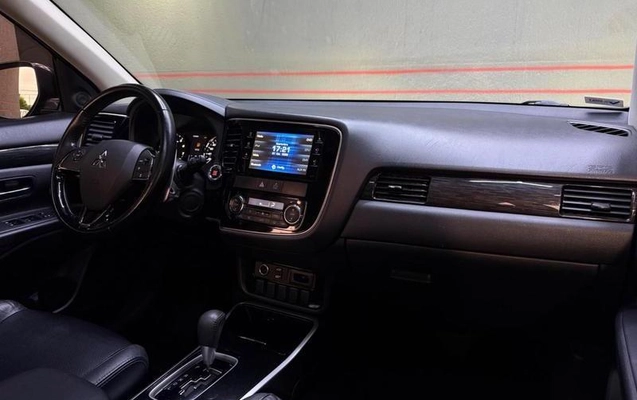 imagem-https://www.socarrao.com.br/sc-vehicle-images-prod/4462889/1793136304080-8593911_13_B_6c6ee5cc9e.jpeg