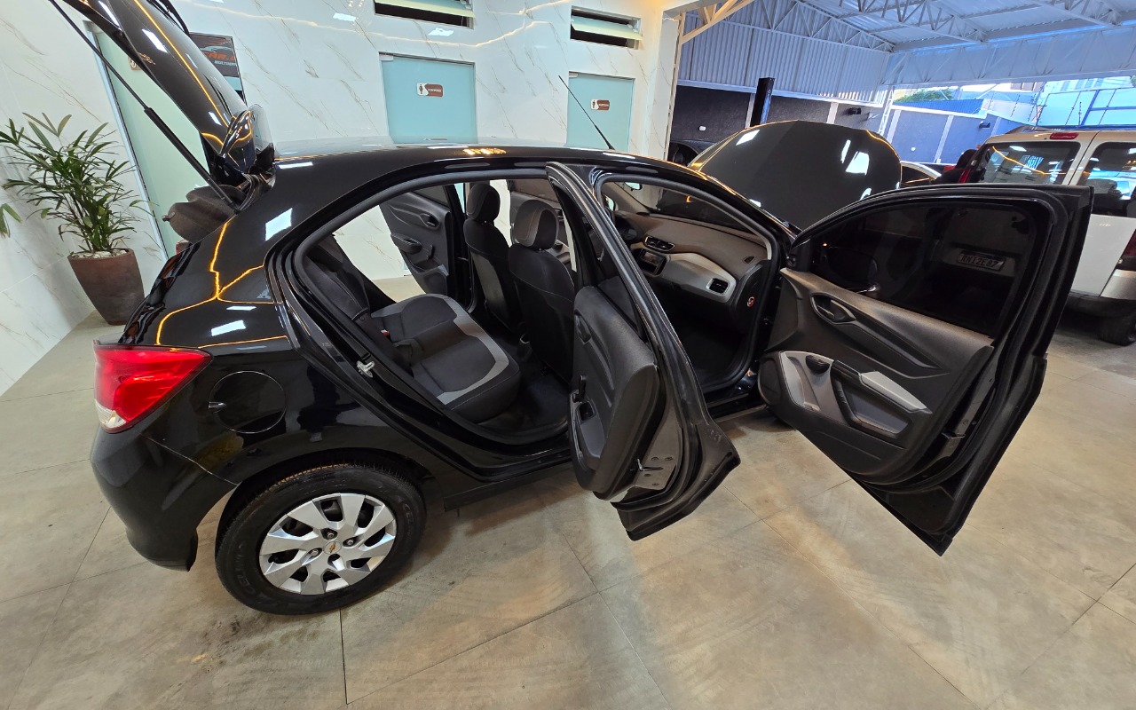 imagem-https://www.socarrao.com.br/sc-vehicle-images-prod/4463544/1793142276850-MjAyNjEwMjdfMTgwMTM5LmpwZw.jpg