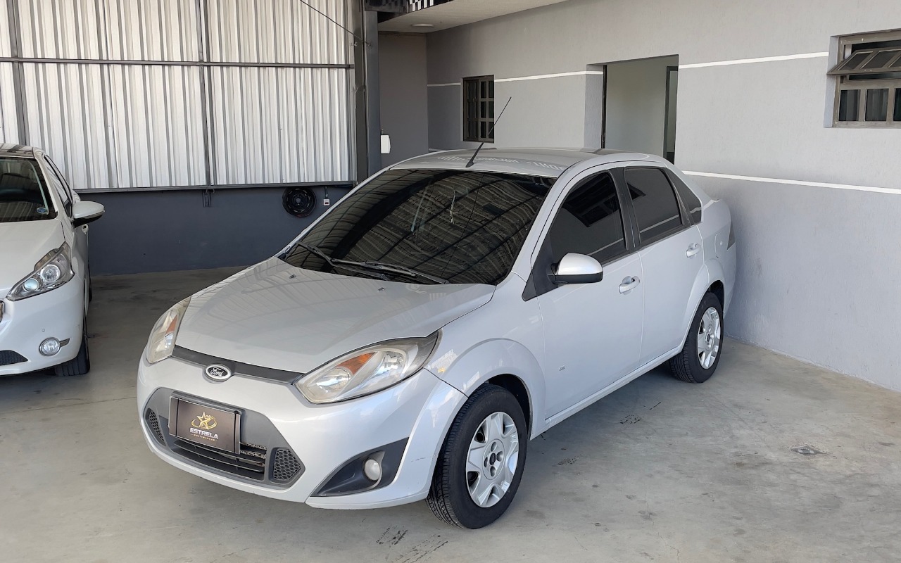 Ford Fiesta 2014 Prata — foto 1 de 3