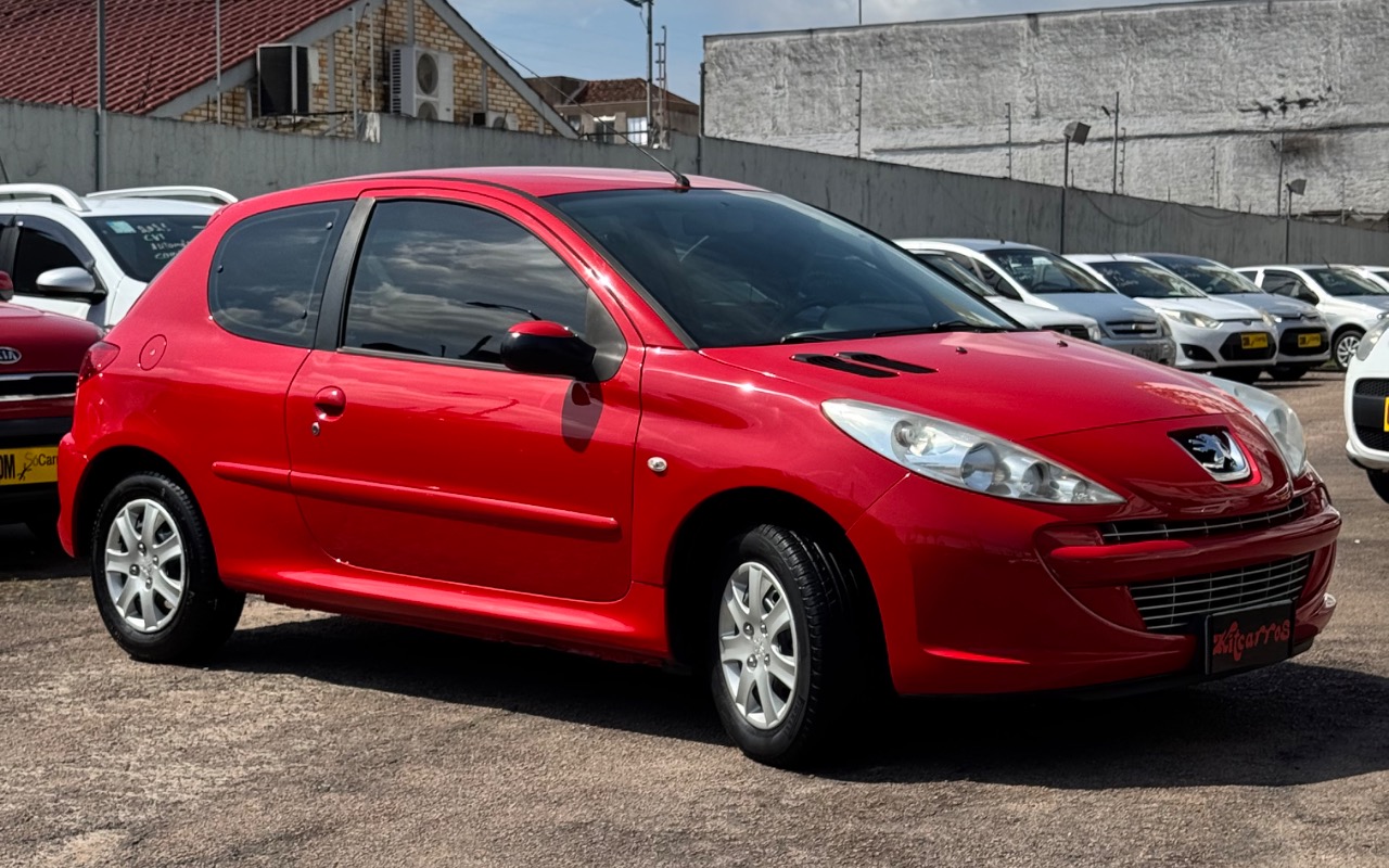 Peugeot 207 XR 1.4 Flex 8V 3p 2013 Vermelho — foto 1 de 3
