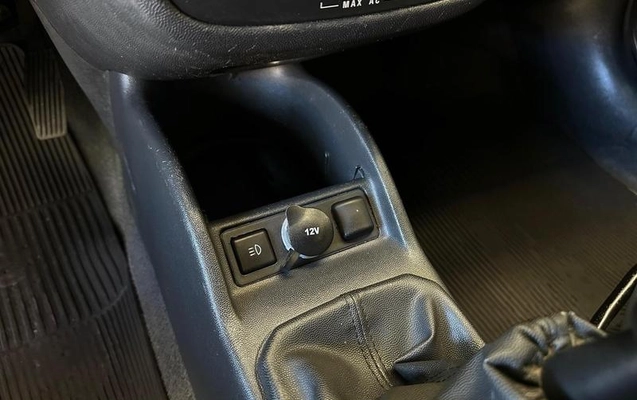 imagem-https://www.socarrao.com.br/sc-vehicle-images-prod/4470658/1793207626618-8560288_12_B_2f26012089.jpeg