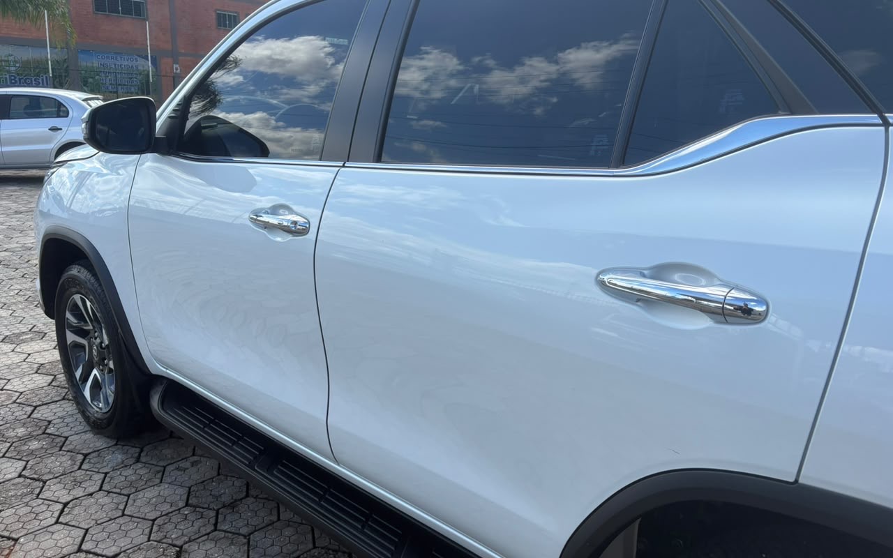 imagem-https://www.socarrao.com.br/sc-vehicle-images-prod/4470756/1793208372227-NTViNzA4NGQtMDNkZC00MzQwLTljOTQtZDhkOWIwNTU3M2E1LmpwZWc.jpeg