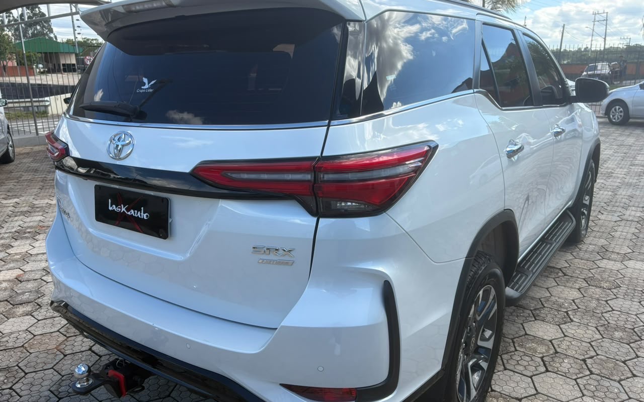 imagem-https://www.socarrao.com.br/sc-vehicle-images-prod/4470756/1793208372278-MmE5NjM0OTMtYTBlMS00ZGU2LThjNzgtZTc0MGU5MTY3NDY5LmpwZWc.jpeg