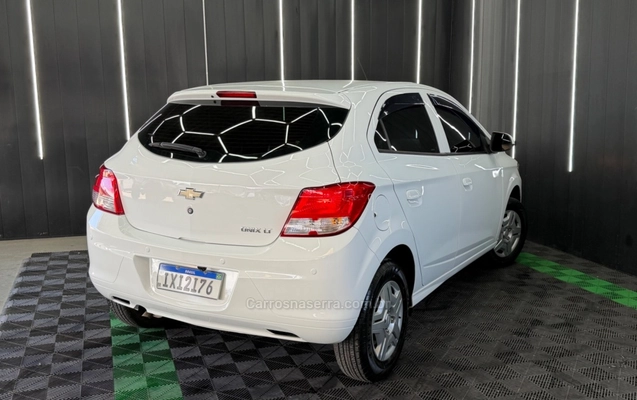 imagem-https://www.socarrao.com.br/sc-vehicle-images-prod/4471032/1793209902497-520b96a4fbcd49a6a43bd6349b99de54_big.jpeg
