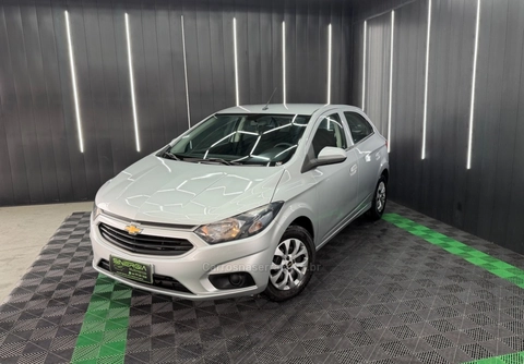 Chevrolet Onix 2018 Prata — foto 1 de 3
