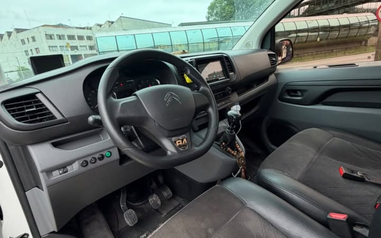 imagem-https://www.socarrao.com.br/sc-vehicle-images-prod/4471663/1793214336929-ODMzMTI1ODEwXzE2MTgxNTc2NDMzMDY1NjdfODQ2MzMxMzAwMTg0NDg0ODYwM19uLmpwZw.jpg