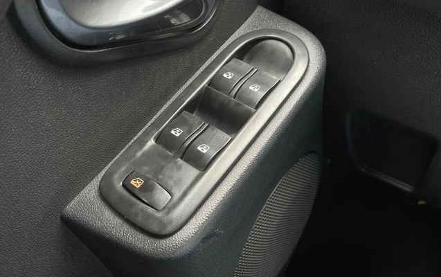 imagem-https://www.socarrao.com.br/sc-vehicle-images-prod/4471972/1793216435186-8603302_5_B_2e411436a4.jpeg