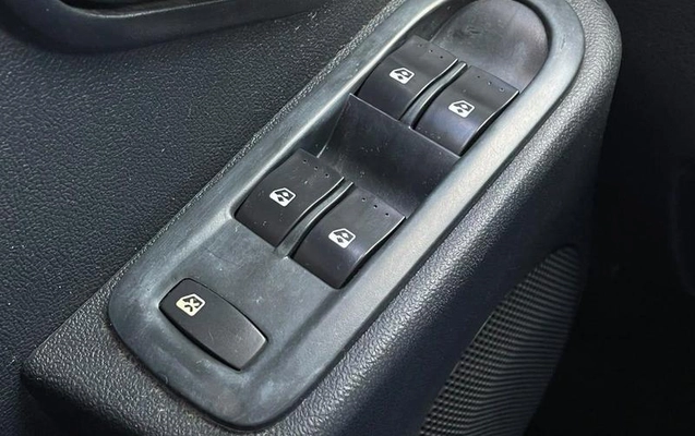 imagem-https://www.socarrao.com.br/sc-vehicle-images-prod/4471990/1793216565555-8600067_6_B_6b13b50a47.jpeg