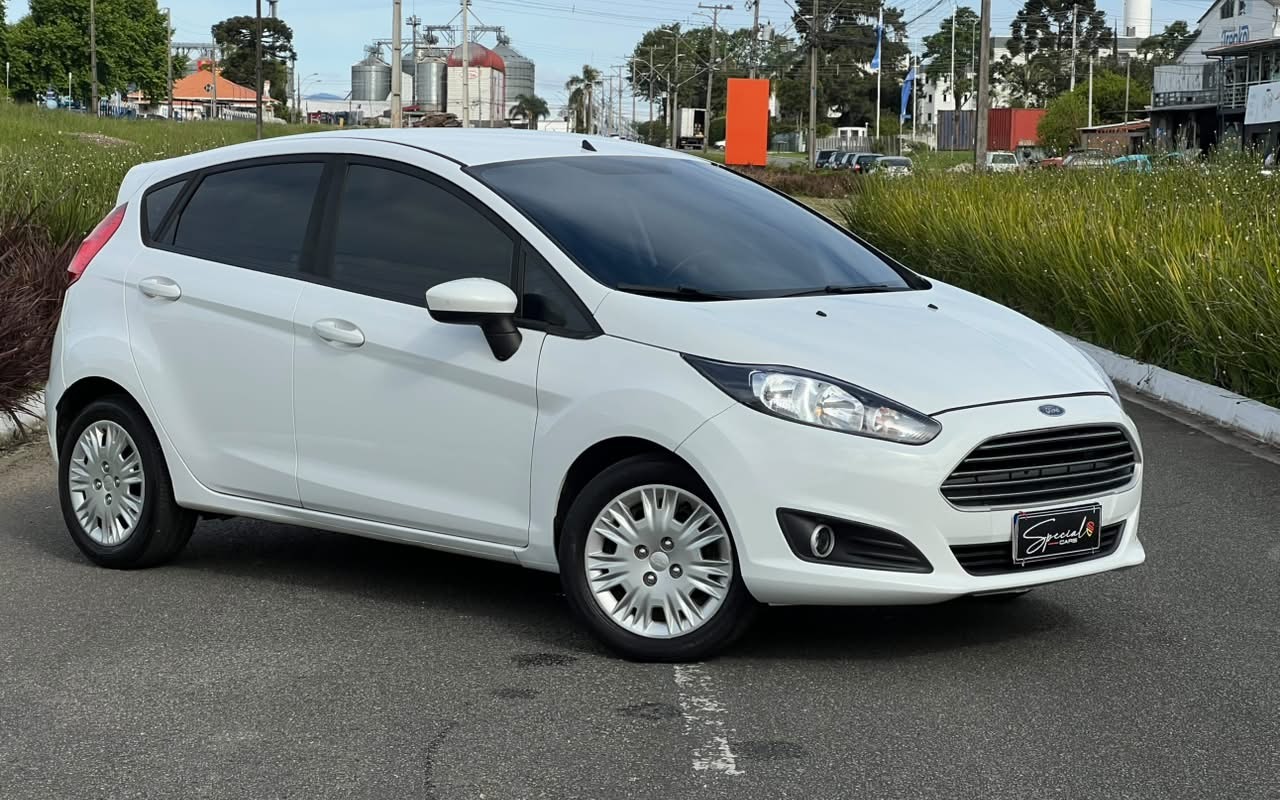 Ford Fiesta 1.5 16V Flex Mec. 5p 2014 Branco — foto 1 de 3