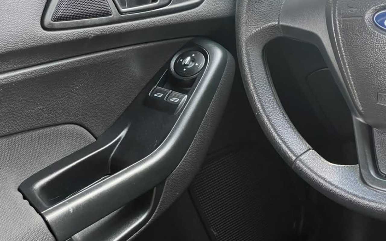 imagem-https://www.socarrao.com.br/sc-vehicle-images-prod/4472081/1793217142242-V2hhdHNBcHAgSW1hZ2UgMjAyNi0xMC0yOCBhdCAxNi4wOS4zOCAoMSkuanBlZw.jpeg