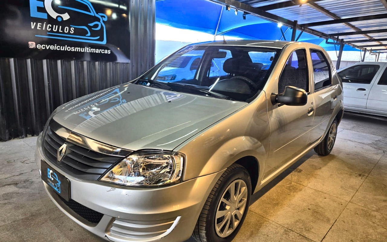 Renault Logan 2012 Prata — foto 1 de 3
