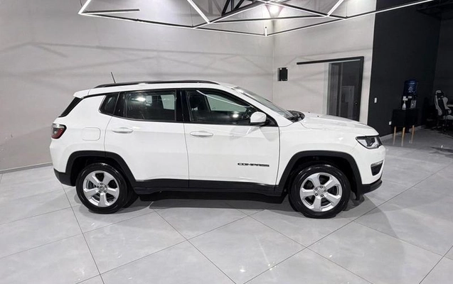 imagem-https://www.socarrao.com.br/sc-vehicle-images-prod/4472767/1793221831902-8616558_15_B_2313114f1d.jpeg