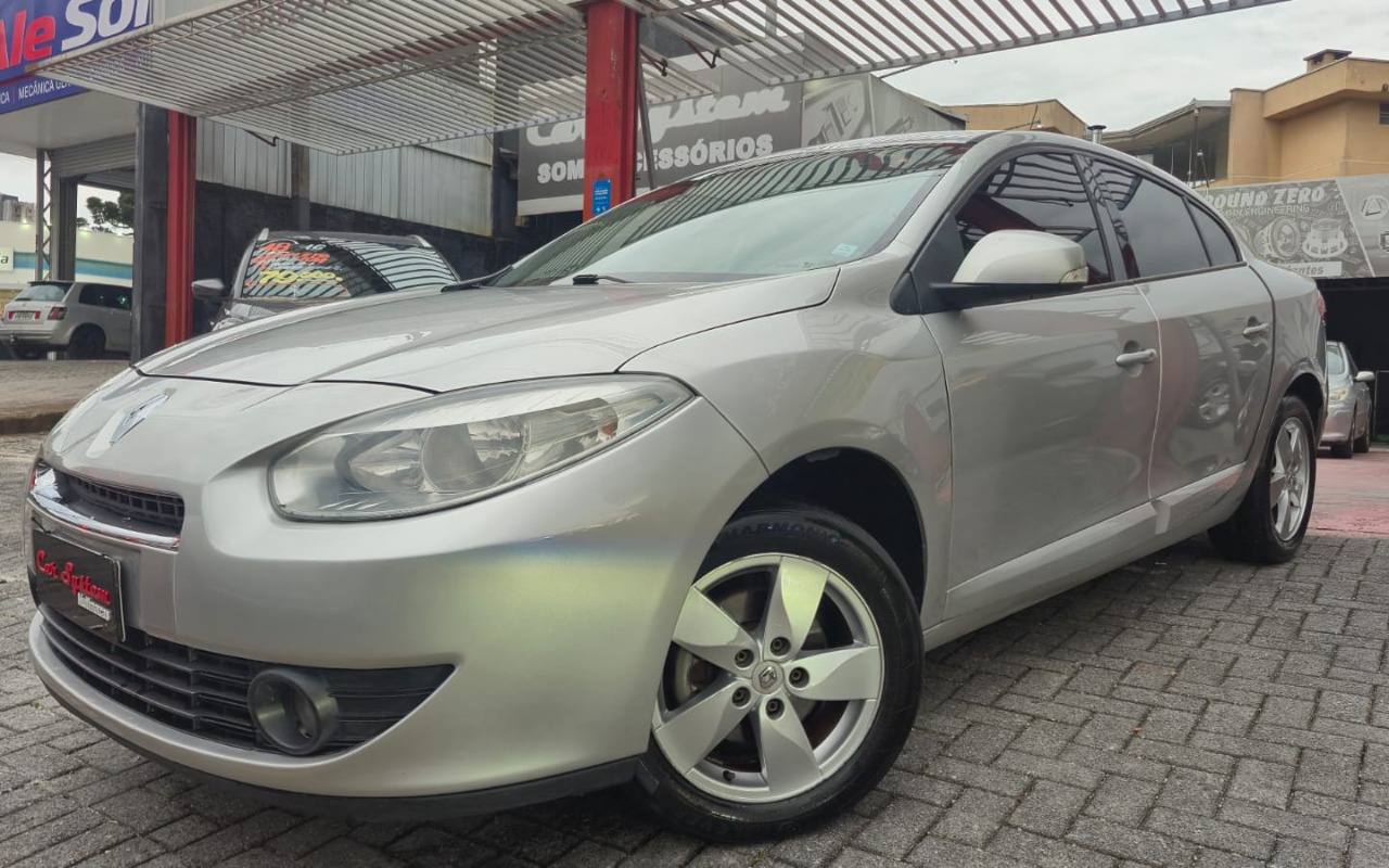 Renault Fluence 2014 Prata — foto 1 de 3