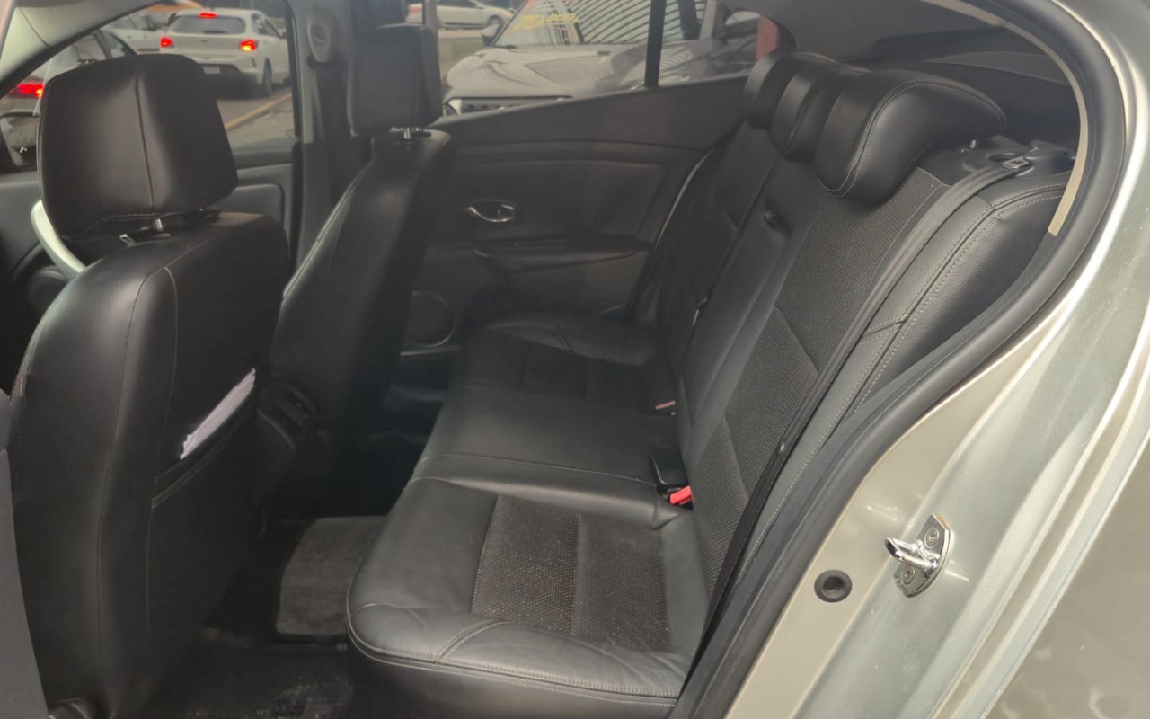 imagem-https://www.socarrao.com.br/sc-vehicle-images-prod/4477757/1793274168798-V2hhdHNBcHAgSW1hZ2UgMjAyNi0xMC0yOSBhdCAwOC4wMy41MiAoMSkuanBlZw.jpeg