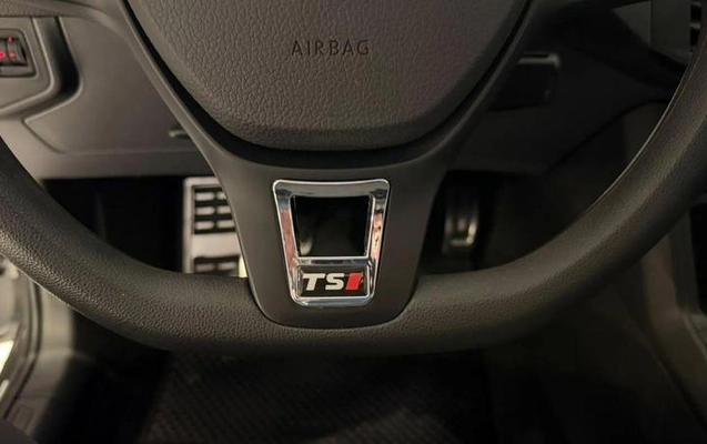 imagem-https://www.socarrao.com.br/sc-vehicle-images-prod/4478234/1793279180328-8600774_8_B_7b995d08eb.jpeg