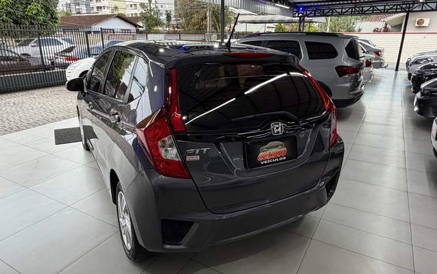 imagem-https://www.socarrao.com.br/sc-vehicle-images-prod/4478298/1793279511629-SU1HXzc3MTIuanBlZw.jpeg