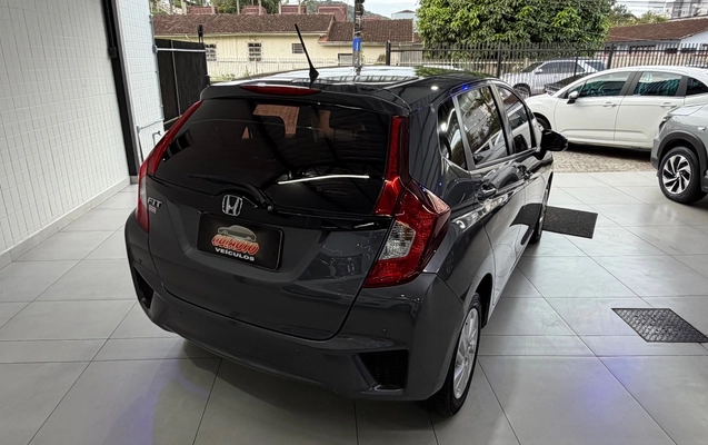 imagem-https://www.socarrao.com.br/sc-vehicle-images-prod/4478298/1793279511711-SU1HXzc3MTMuanBlZw.jpeg