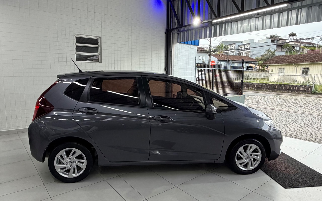 imagem-https://www.socarrao.com.br/sc-vehicle-images-prod/4478298/1793279512042-SU1HXzc3MTQuanBlZw.jpeg
