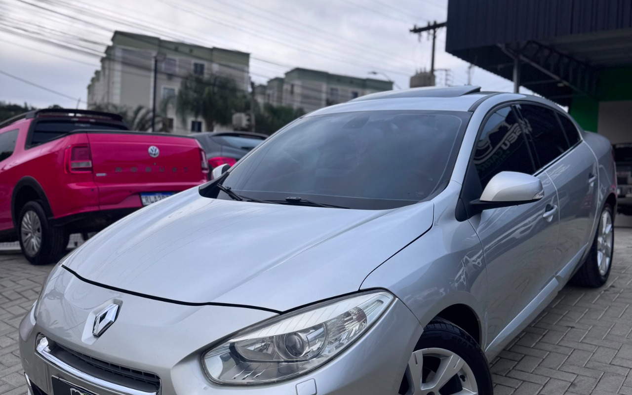 Renault Fluence 2011 Prata — foto 1 de 3