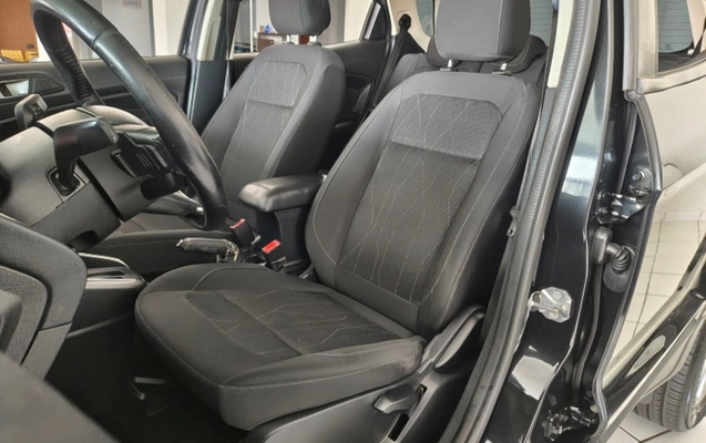 imagem-https://www.socarrao.com.br/sc-vehicle-images-prod/4480580/1793296809445-7bb2d660-933a-4a69-9df8-32ce05a172b2.jpg