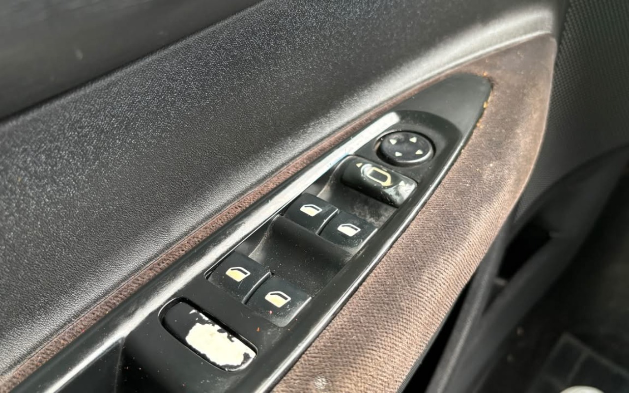 imagem-https://www.socarrao.com.br/sc-vehicle-images-prod/4480597/1793296953421-V2hhdHNBcHAgSW1hZ2UgMjAyNi0xMC0yOSBhdCAxNC40MS4wNSAoMikuanBlZw.jpeg