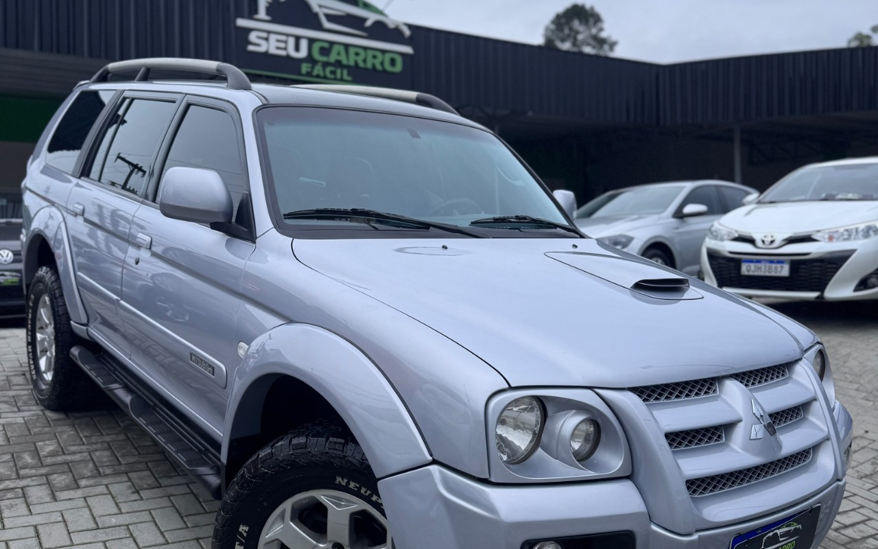 Mitsubishi Pajero 2011 Prata — foto 1 de 3