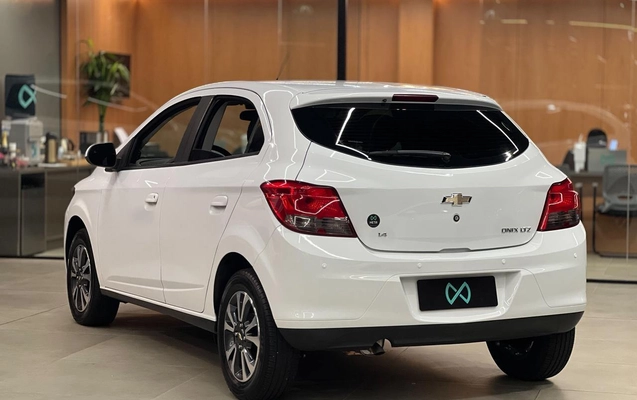 imagem-https://www.socarrao.com.br/sc-vehicle-images-prod/4482033/1793306397136-37736c3368564d0eb4f8d0f81e75d4de_1787866910081.jpg