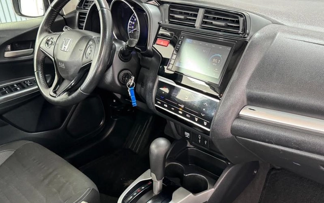 imagem-https://www.socarrao.com.br/sc-vehicle-images-prod/4482260/1793307672382-8620511_10_B_b37e2ee85f.jpeg