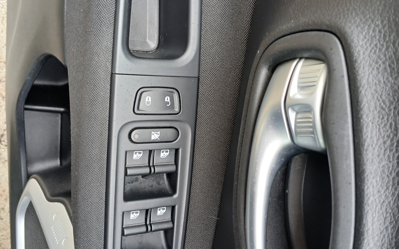 imagem-https://www.socarrao.com.br/sc-vehicle-images-prod/4487421/1793361604835-MTc5MzM2MTI0MzM5MjI0ODMzNDYxNTYzMjA4ODA2NjQuanBn.jpg