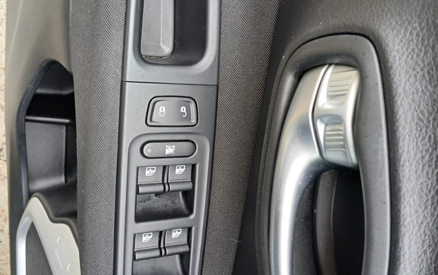 imagem-https://www.socarrao.com.br/sc-vehicle-images-prod/4487421/1793361604835-MTc5MzM2MTI0MzM5MjI0ODMzNDYxNTYzMjA4ODA2NjQuanBn.jpg