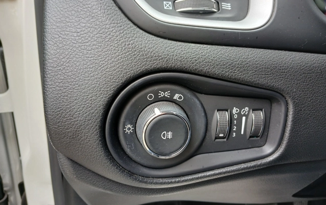 imagem-https://www.socarrao.com.br/sc-vehicle-images-prod/4487421/1793361605637-MTc5MzM2MTI5ODI1MTU1MDI4Njg4NjQ1NzI0Njk0OTcuanBn.jpg