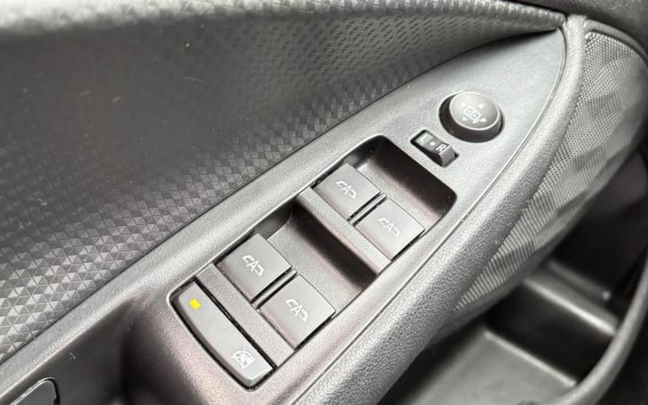 imagem-https://www.socarrao.com.br/sc-vehicle-images-prod/4488166/1793368397866-ODYxNzY0MV8xMl9CXzZhY2VmZDczNjUuanBlZw.jpeg