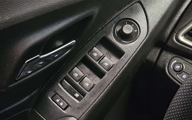 imagem-https://www.socarrao.com.br/sc-vehicle-images-prod/4490360/1793383005438-1_025113.jpg