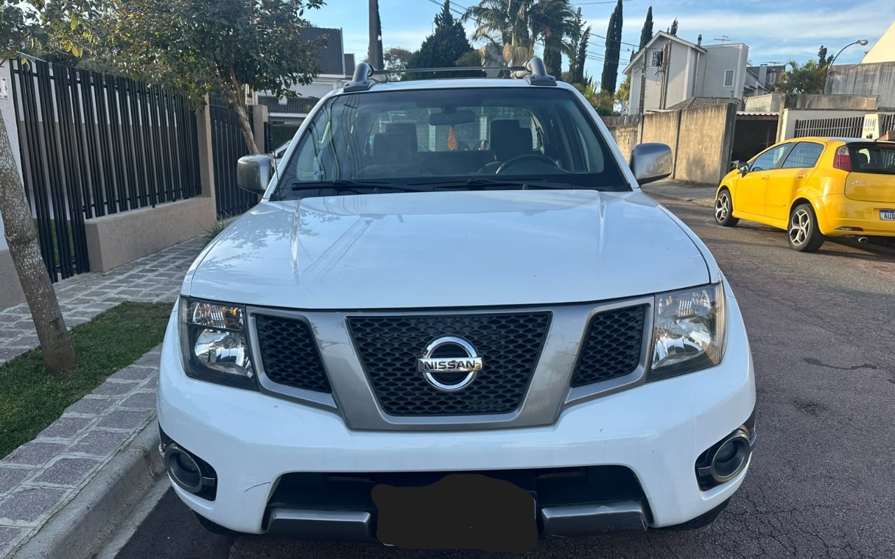 Nissan Frontier 2015 Branco — foto 1 de 3